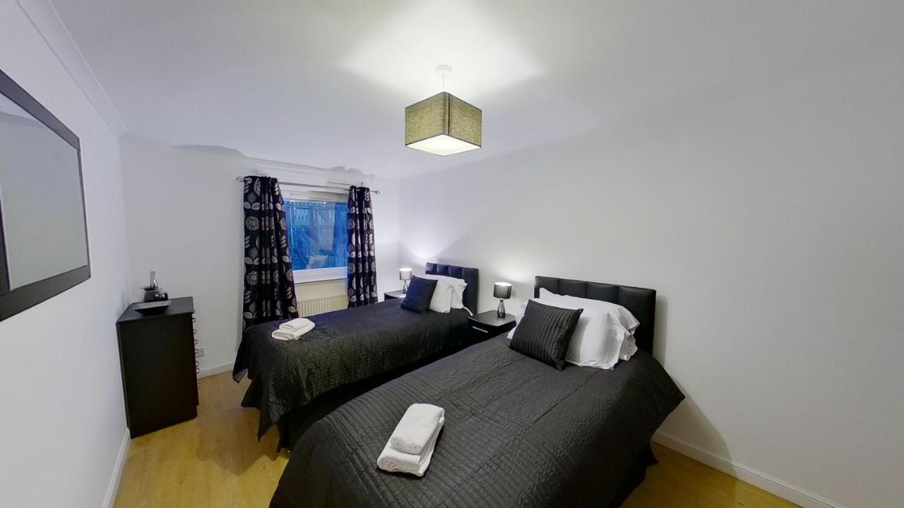 Orange Town House - Shaw Road, Only 6 Minutes To City Centre Aberdeen Ngoại thất bức ảnh