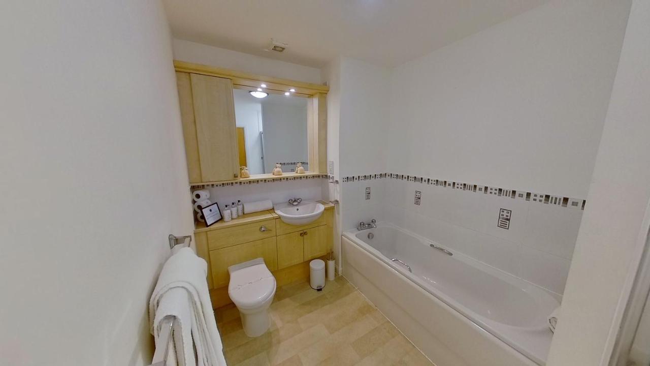 Orange Town House - Shaw Road, Only 6 Minutes To City Centre Aberdeen Ngoại thất bức ảnh